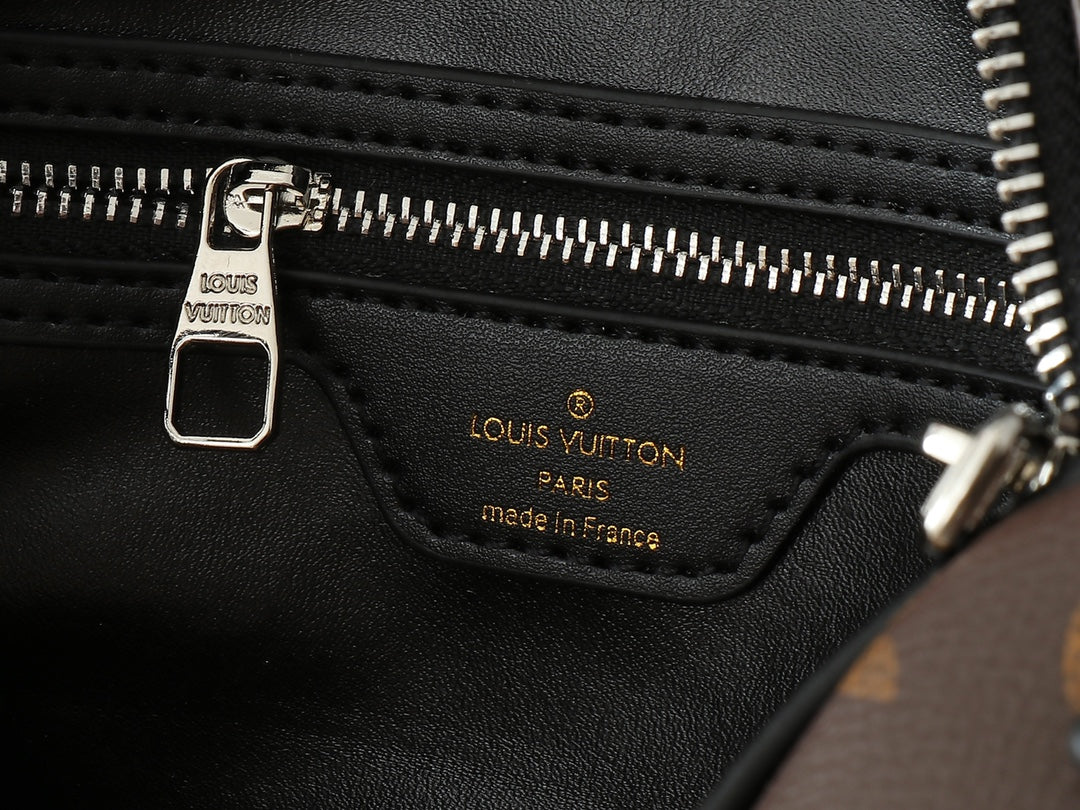 LV Speedy Soft 30 Boho Handbag — view 11