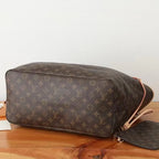 LV Neverfull GM Classic Bag — view 3