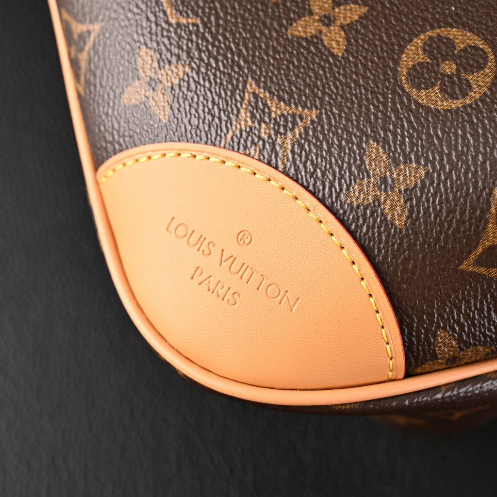 Louis Vuitton Monogram Canvas Shoulder Bag — view 10