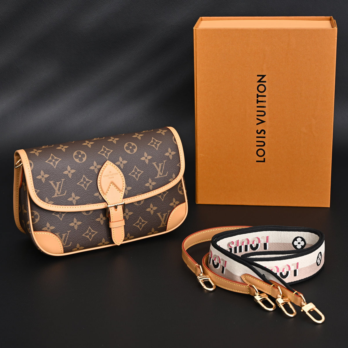 Louis Vuitton Croissant Bag Monogram Canvas — view 17