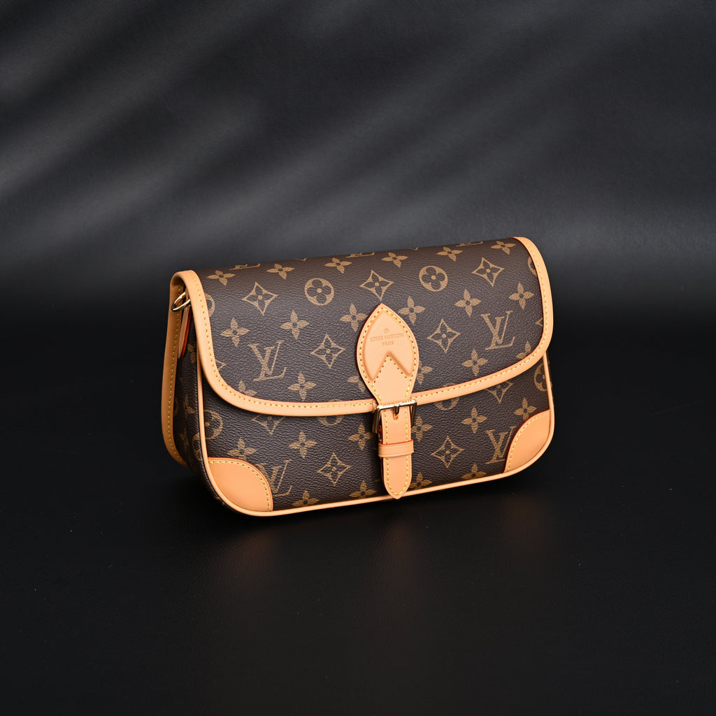 Louis Vuitton Croissant Bag Monogram Canvas — view 1