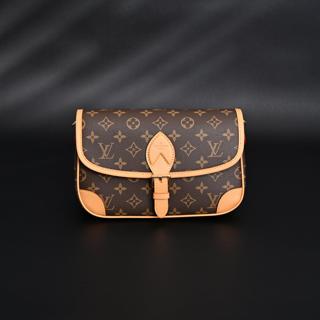 Louis Vuitton Croissant Bag Monogram Canvas — view 7