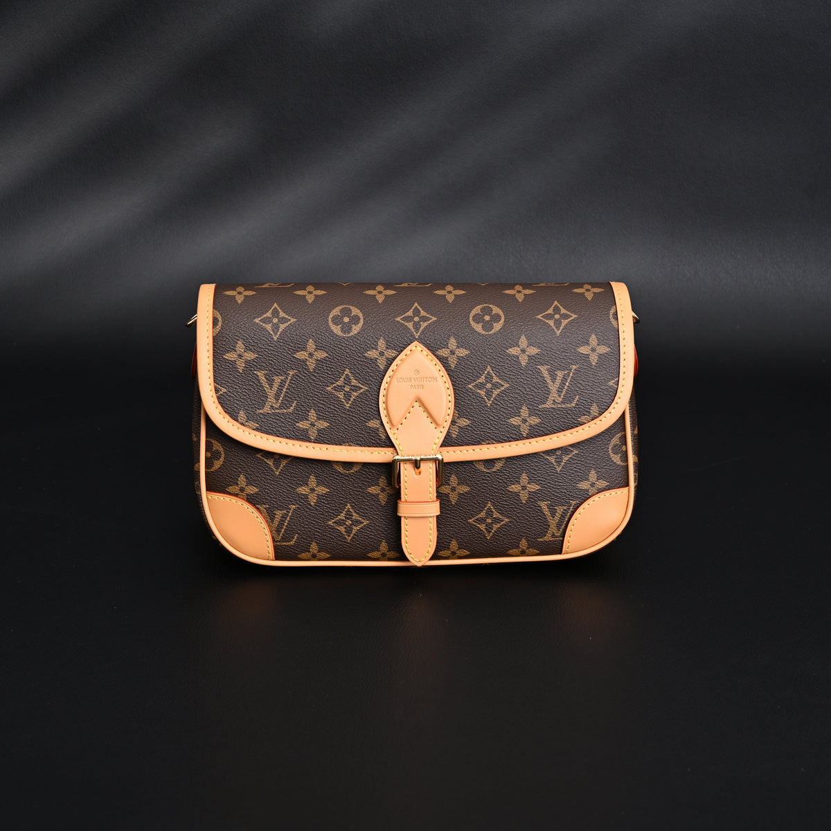 Louis Vuitton Croissant Bag Monogram Canvas — view 7