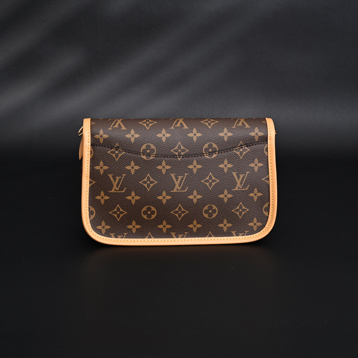 Louis Vuitton Croissant Bag Monogram Canvas — view 10