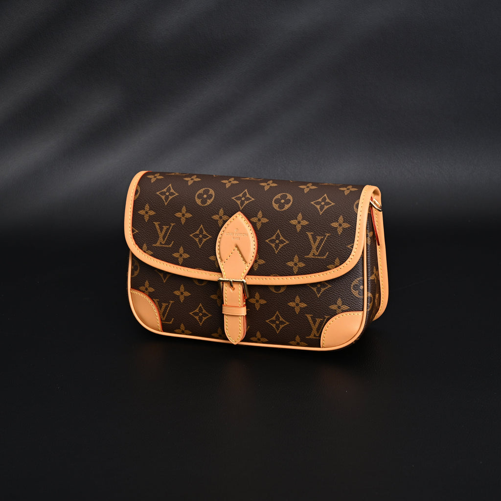 Louis Vuitton Croissant Bag Monogram Canvas — view 13