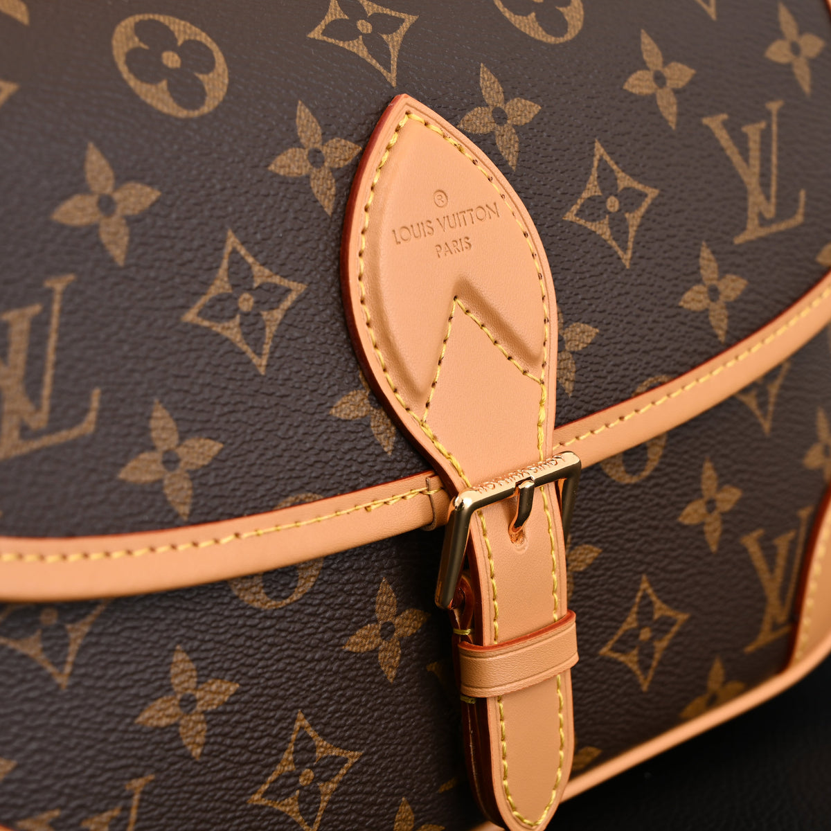 Louis Vuitton Croissant Bag Monogram Canvas — view 19