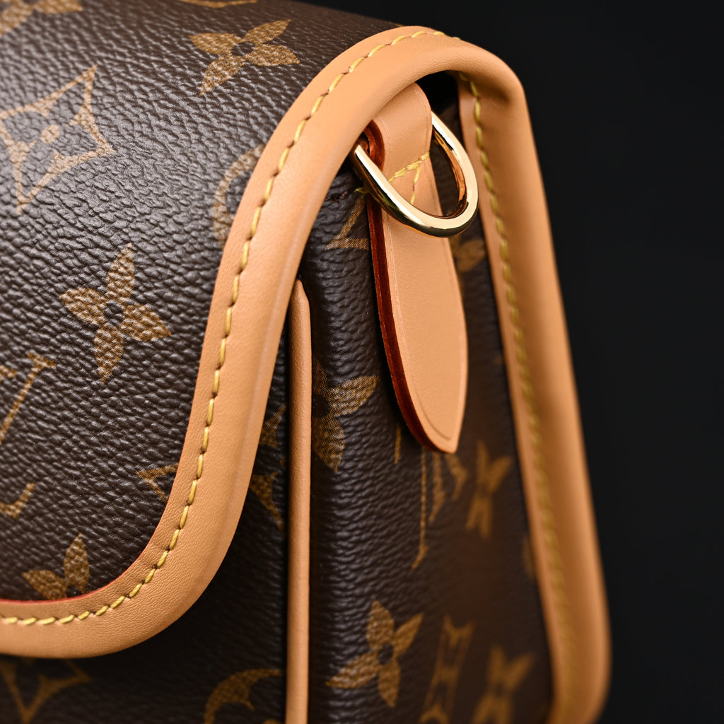 Louis Vuitton Croissant Bag Monogram Canvas — view 2