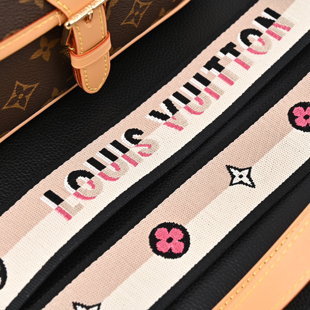 Louis Vuitton Croissant Bag Monogram Canvas — view 4