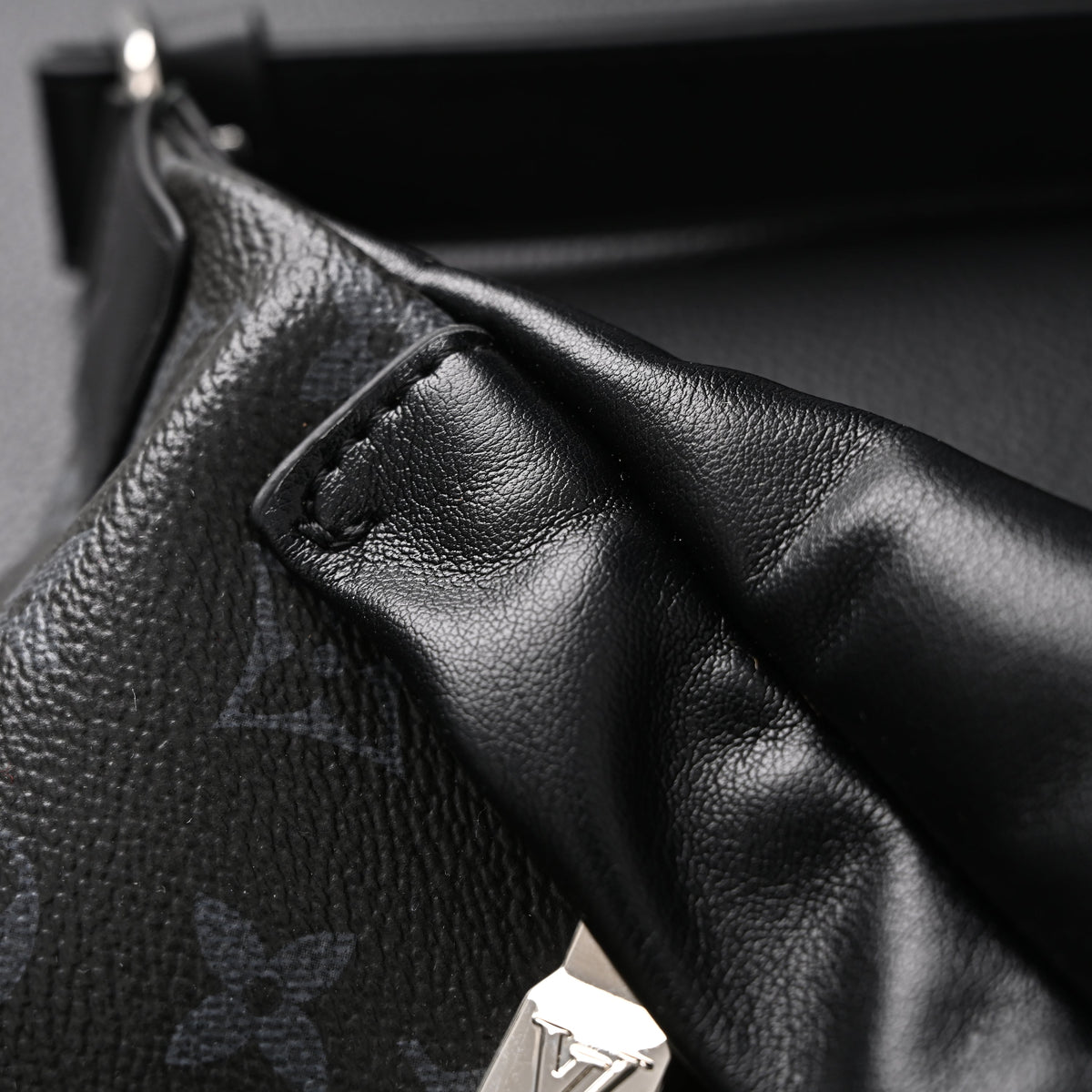 Louis Vuitton Discovery Bumbag – Monogram Eclipse — view 17