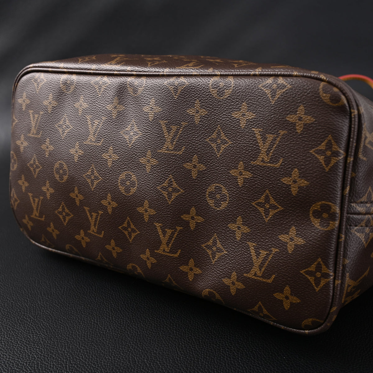 Louis Vuitton Neverfull MM Tote Bag – Monogram Canvas with Red Interior — view 14