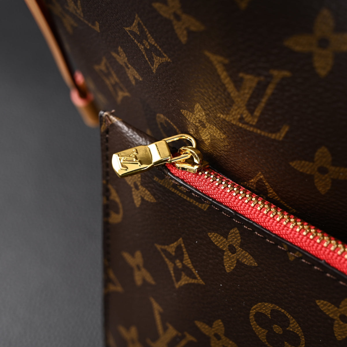 Louis Vuitton Neverfull MM Tote Bag – Monogram Canvas with Red Interior — view 18