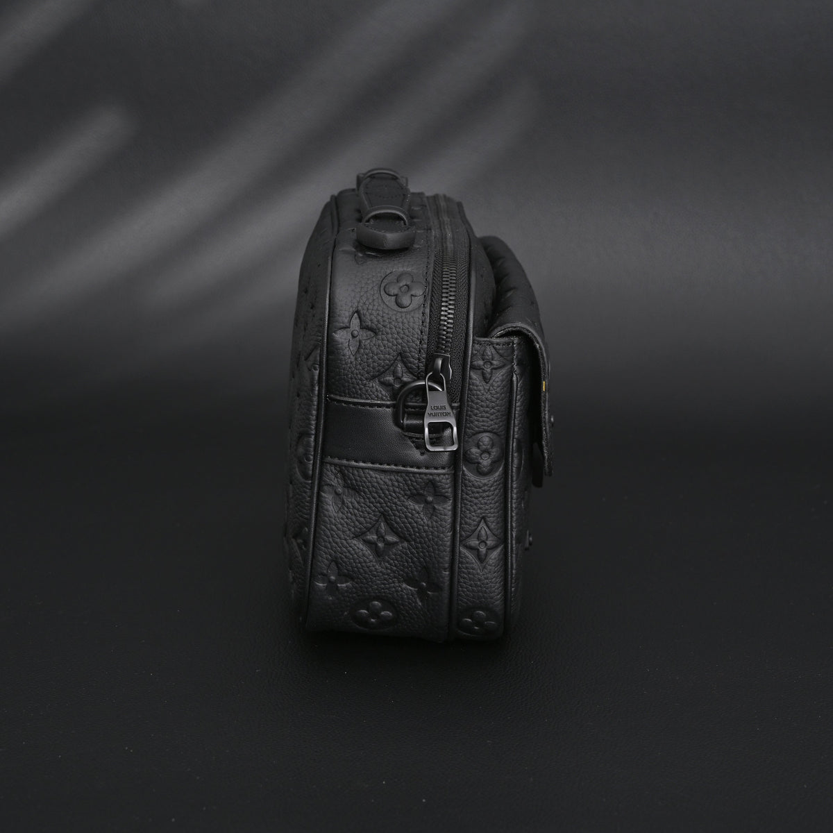 Louis Vuitton Capucines BB Top Handle Bag – Black Taurillon Leather - Classic Black — view 2