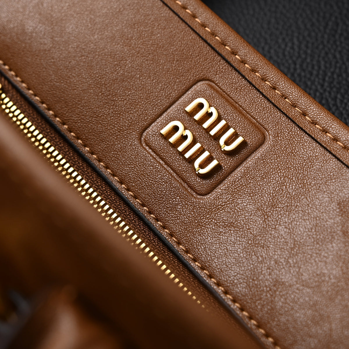 Miu Miu Leather Tote Bag – Elegant Caramel Brown — view 17