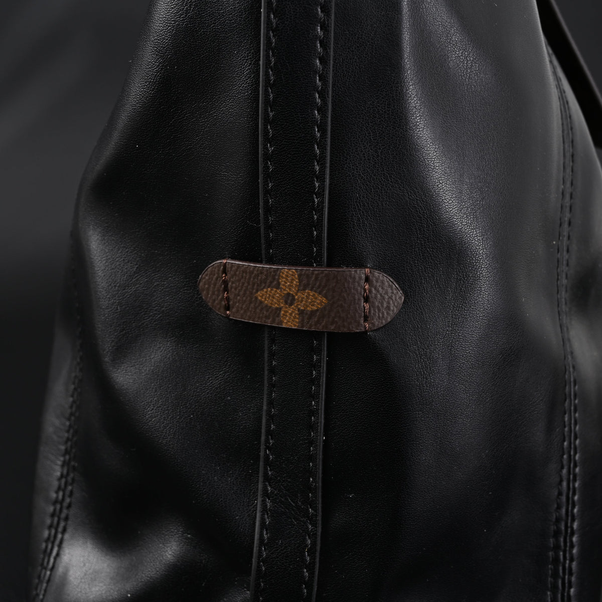 Louis Vuitton Black Mahina Leather Hobo Shoulder Bag — view 17