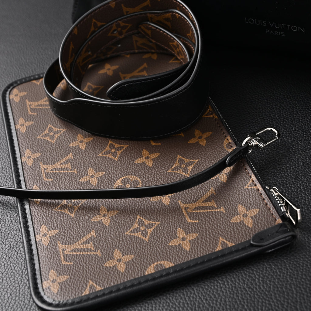 Louis Vuitton Black Mahina Leather Hobo Shoulder Bag — view 19
