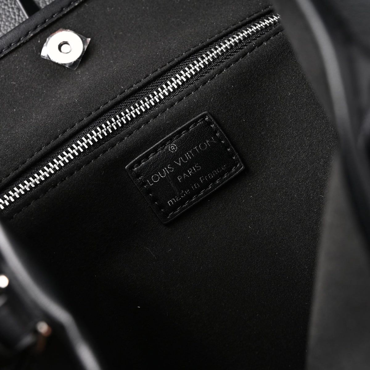 Louis Vuitton Black Mahina Leather Hobo Shoulder Bag — view 20
