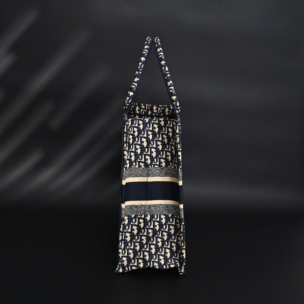 Christian Dior Large Book Tote – Blue Oblique Embroidery - Navy Blue — view 16