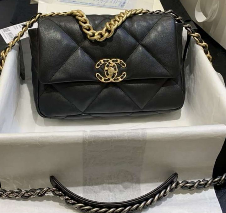 Chanel 19 Small Flap Bag Black — view 2