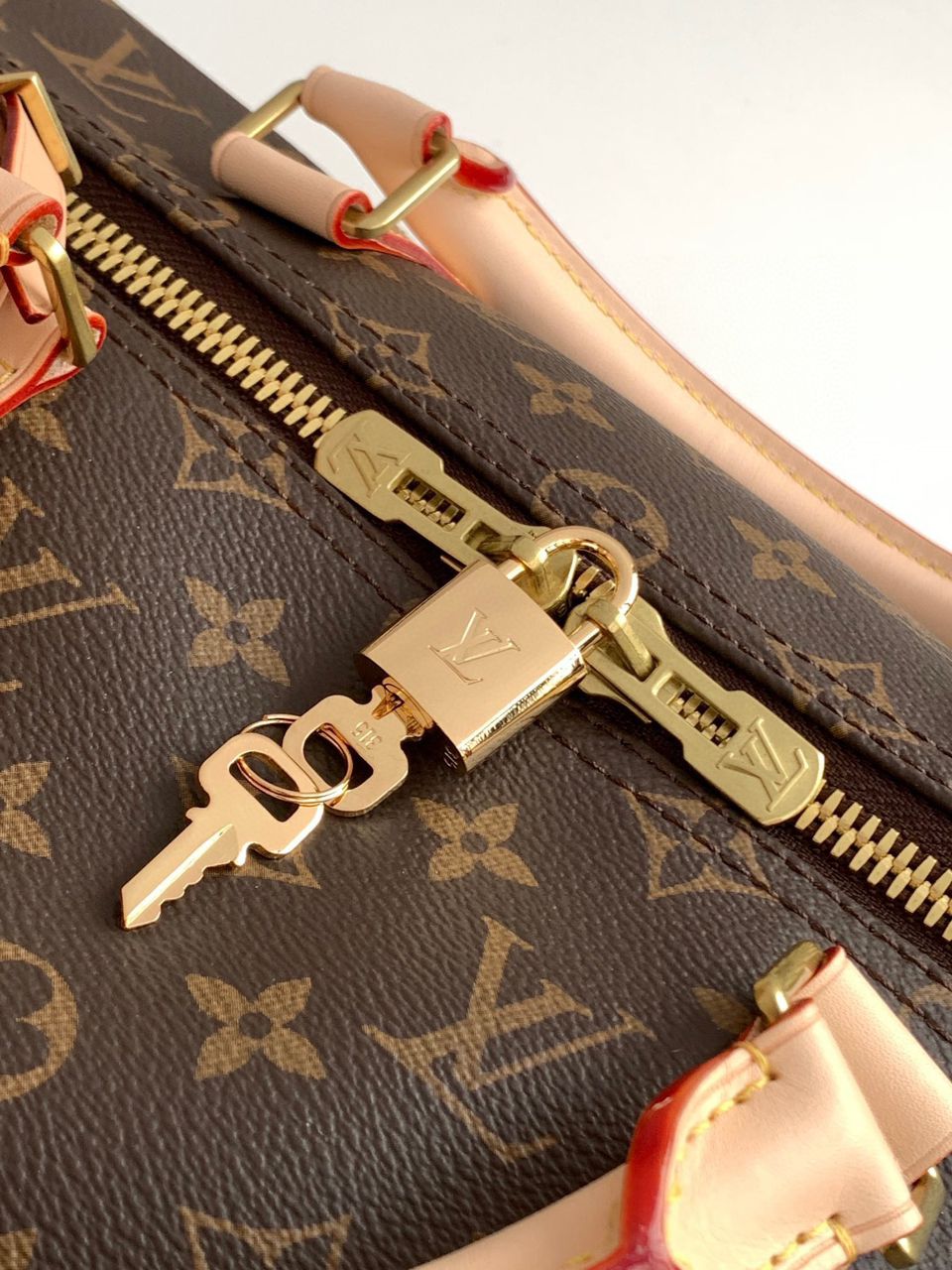 LV Keepall Bandoulière 50 Travel Bag — view 5