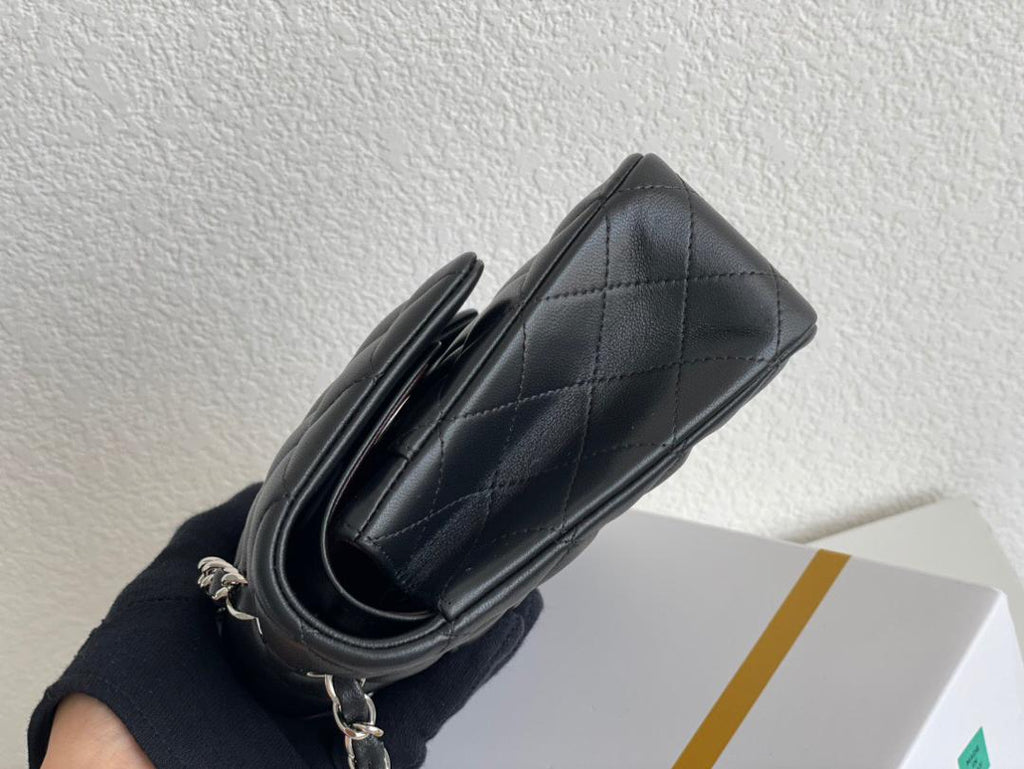 Chanel Timeless Classic Flap Bag Lambskin - Black — view 5
