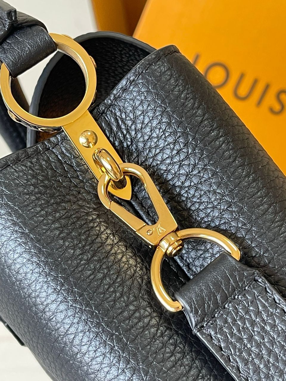 Louis Vuitton Capucines Mini Black Handbag — view 3