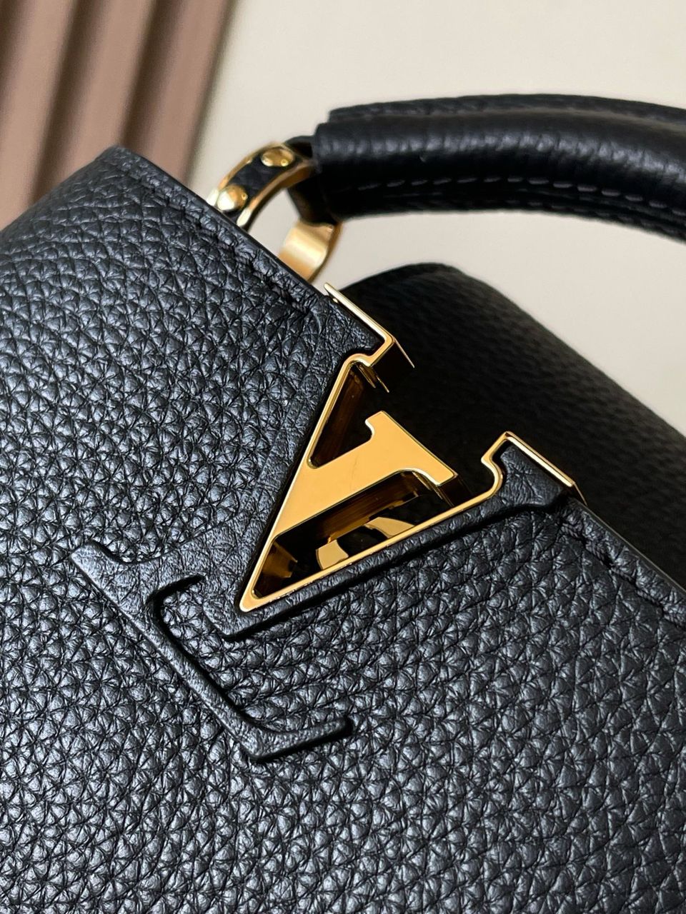 Louis Vuitton Capucines Mini Black Handbag — view 4