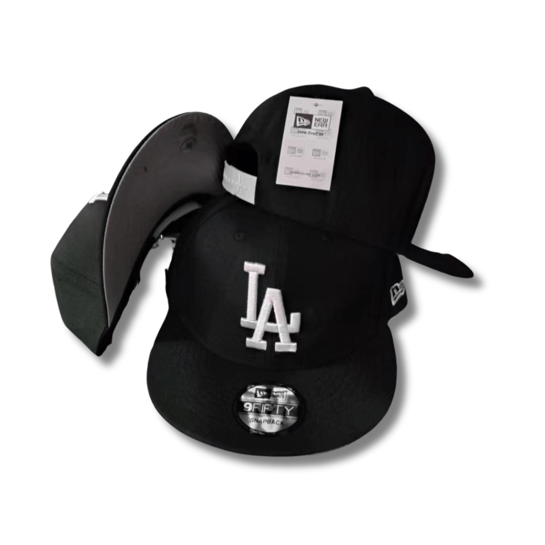 Los Angeles Dodgers Black with White Embroidered Logo – Snapback Cap — view 1