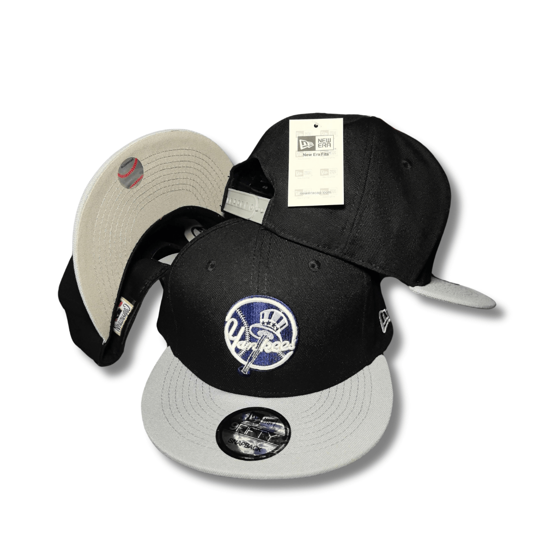 New York Yankees Black and Gray Classic Logo Edition – Snapback Cap — view 1