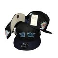 New York 9FIFTY with Embroidered Side Artwork Black and Navy – Snapback Cap — view 1