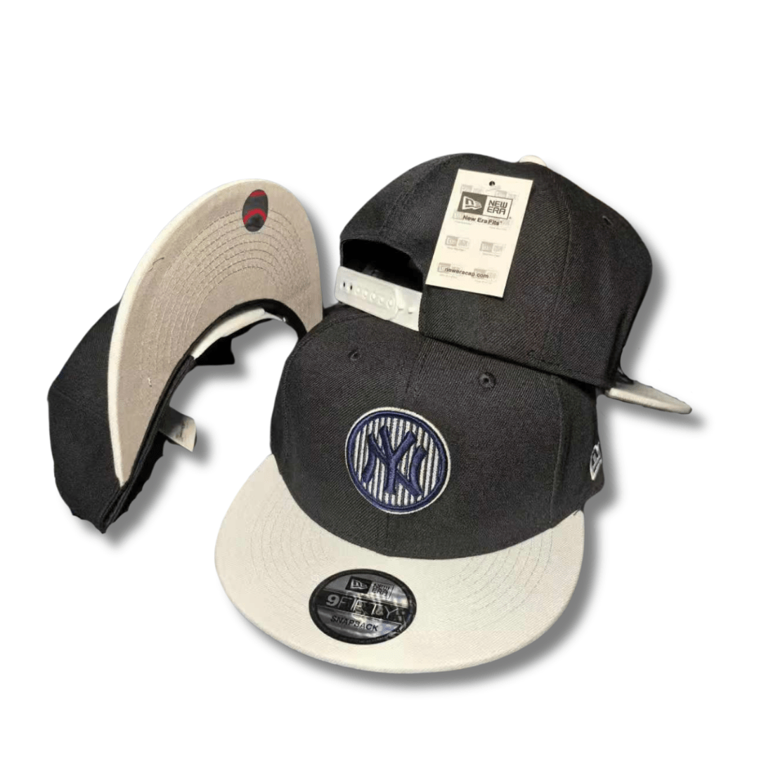 New York Yankees Black and Gray with Circular Embroidered Logo - Snapback Cap — view 1