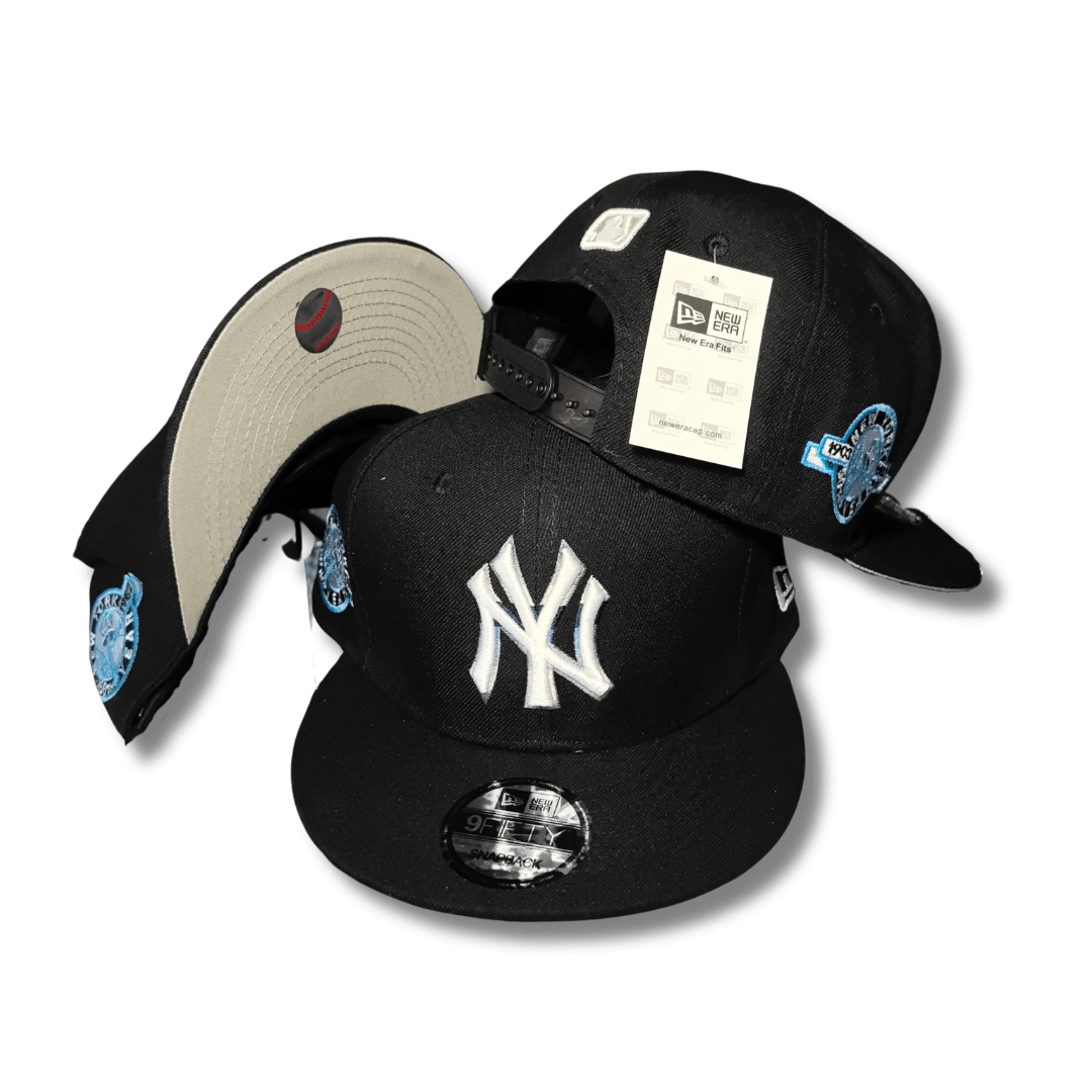 New York Yankees Black Iconic White Logo with Gray Undervisor – Snapback Cap — view 1