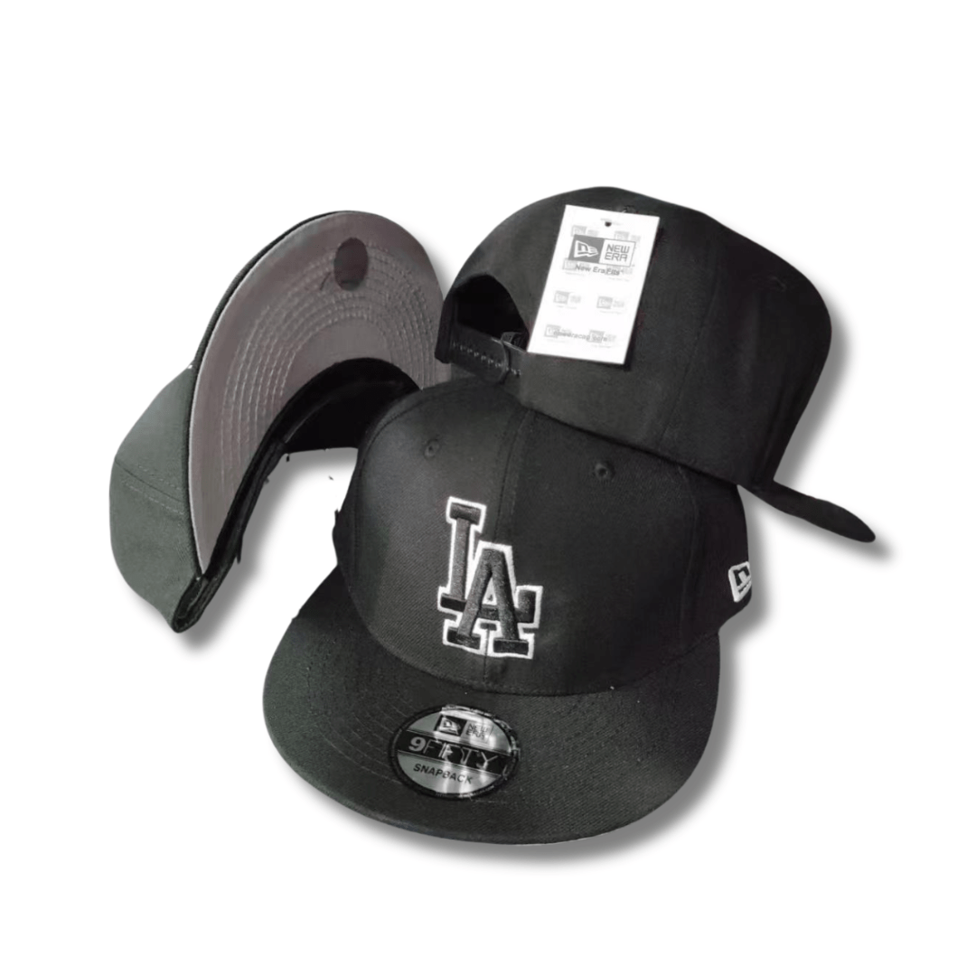 Los Angeles Dodgers New Era 9FIFTY Black with White Logo Outline – Snapback Cap — view 1
