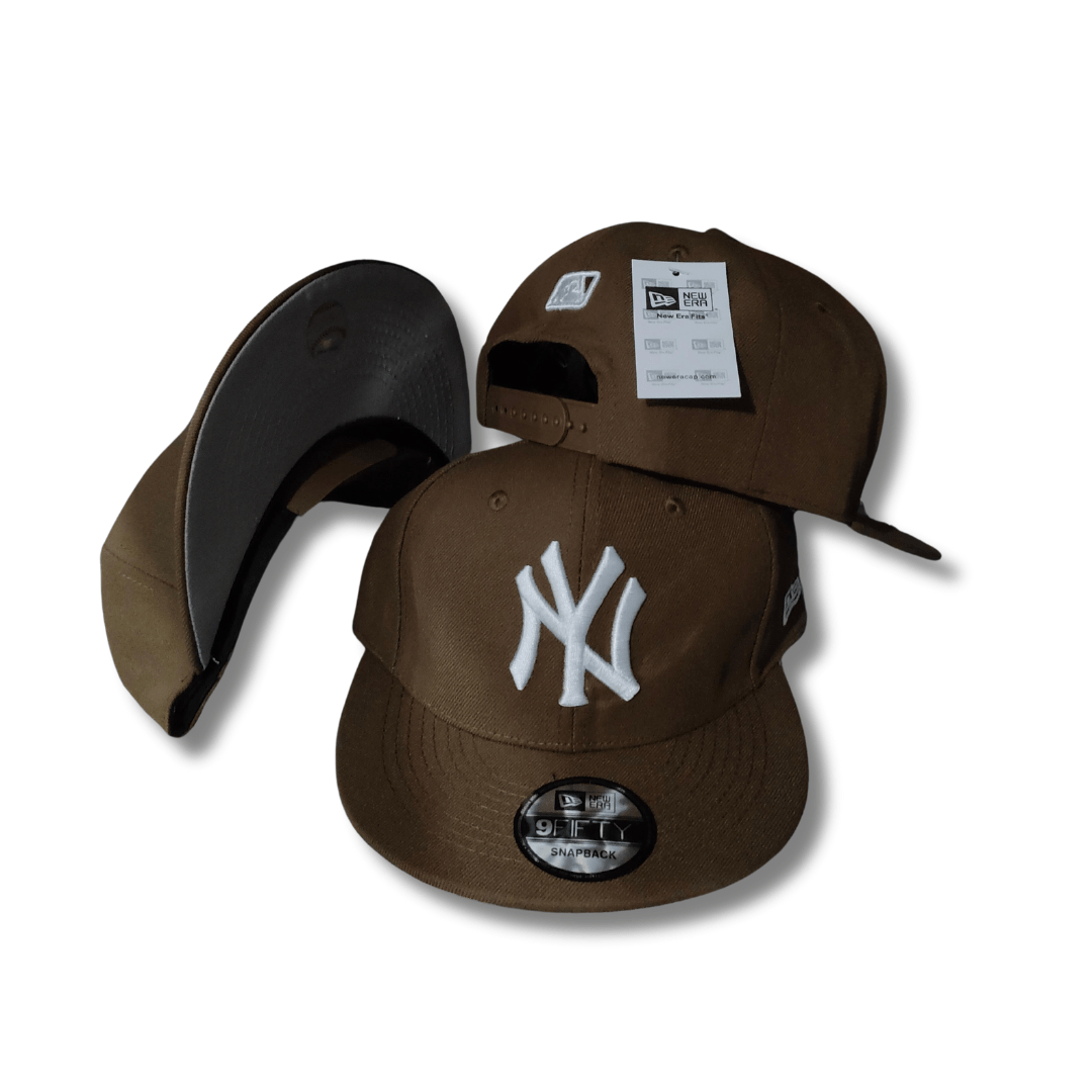 New York Yankees New Era 9FIFTY Brown and White – Snapback Cap — view 1