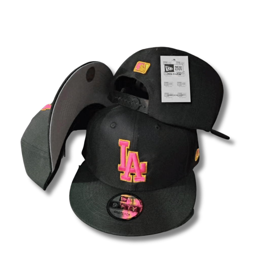 Los Angeles Dodgers Black  Pink LA Logo Highlight – Snapback Cap — view 1