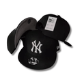 New York Yankees Black Classic White Logo – Snapback Cap — view 1
