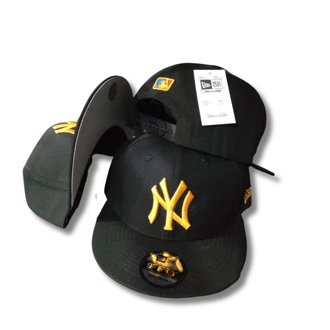 New York Yankees Black Gold Logo – Snapback Cap — view 1