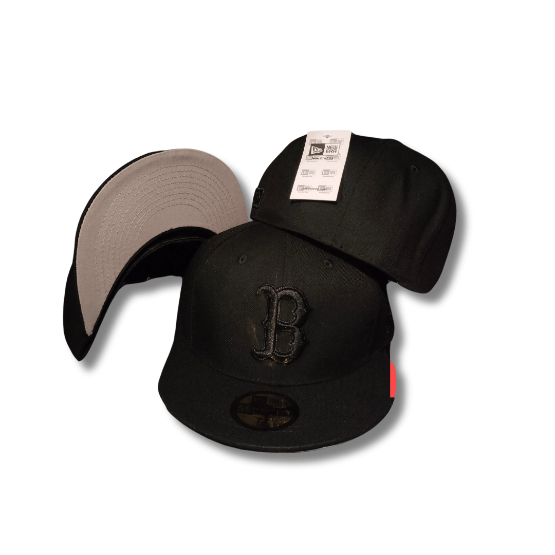 New Era Fly your own flag with this 59Fifty Boston Red Sox Blackout - Fitted Cap — view 1