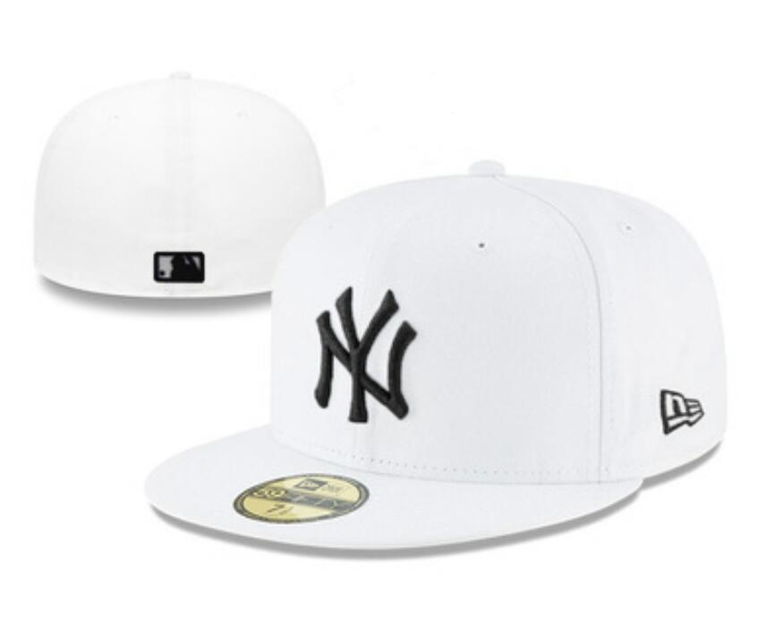 New York Yankees 59FIFTY Fitted Hat with Black Logo – White — view 1