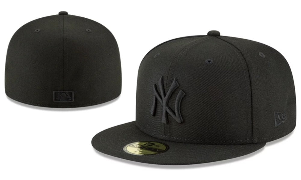 New York Yankees 59FIFTY Fitted Hat with Blackout Logo – Black — view 1