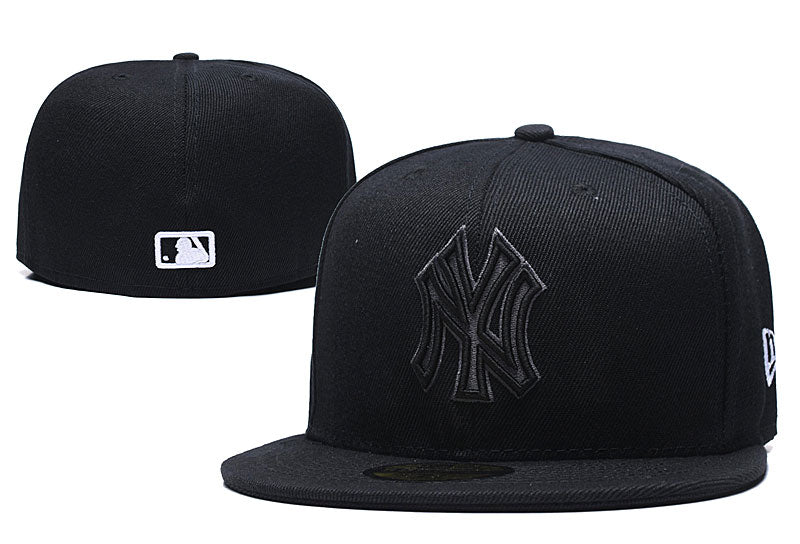 New York Yankees 59FIFTY Fitted Hat with Blacked-Out Logo – All Black — view 1