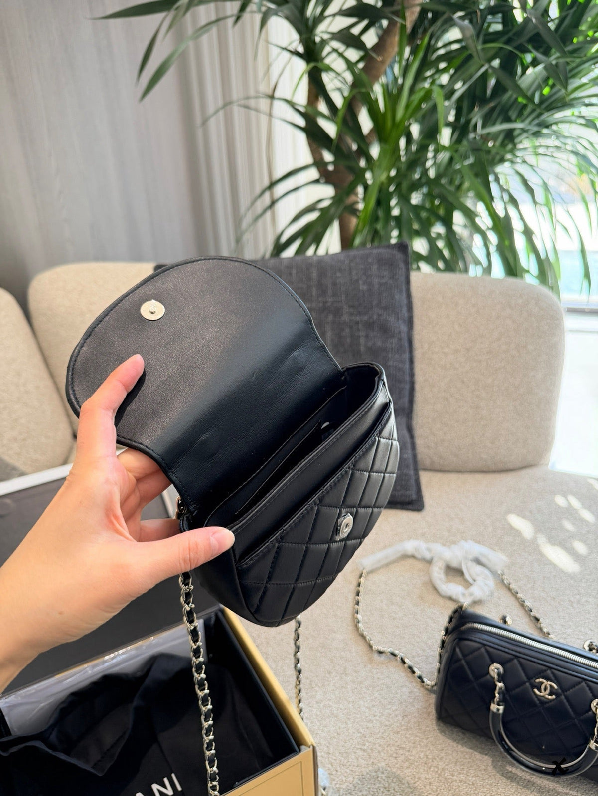 Serenityll 2001119 Chanel Bag — view 4
