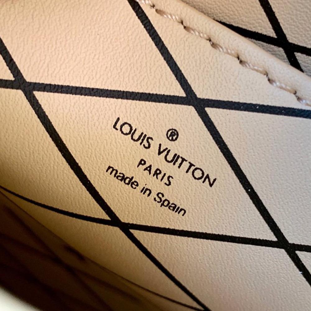 Louis Vuitton Vertical Trunk Pochette — view 9
