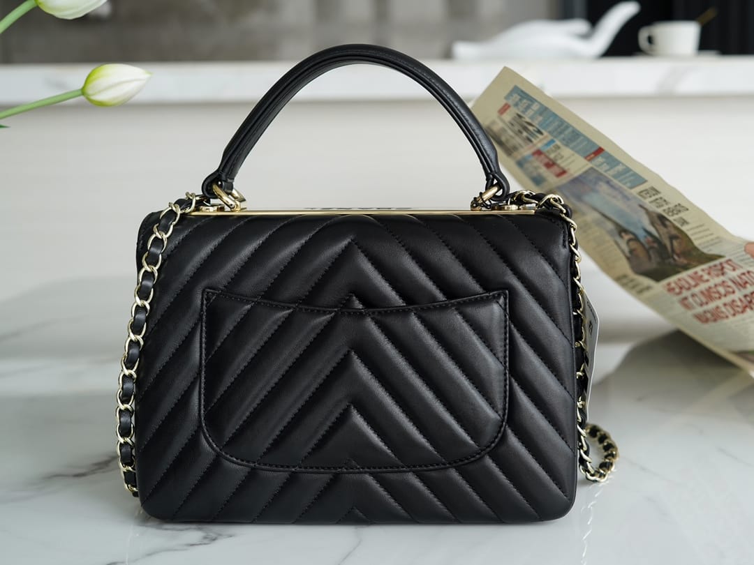 Chanel Trendy CC25 Pre-Owned Medium Chevron Trendy Handbag 25cm - Black — view 5