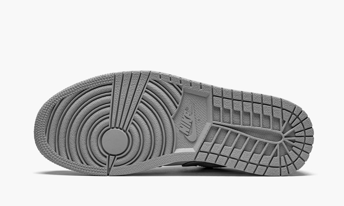 Air Jordan 1 Low “Light Smoke Grey” — view 7
