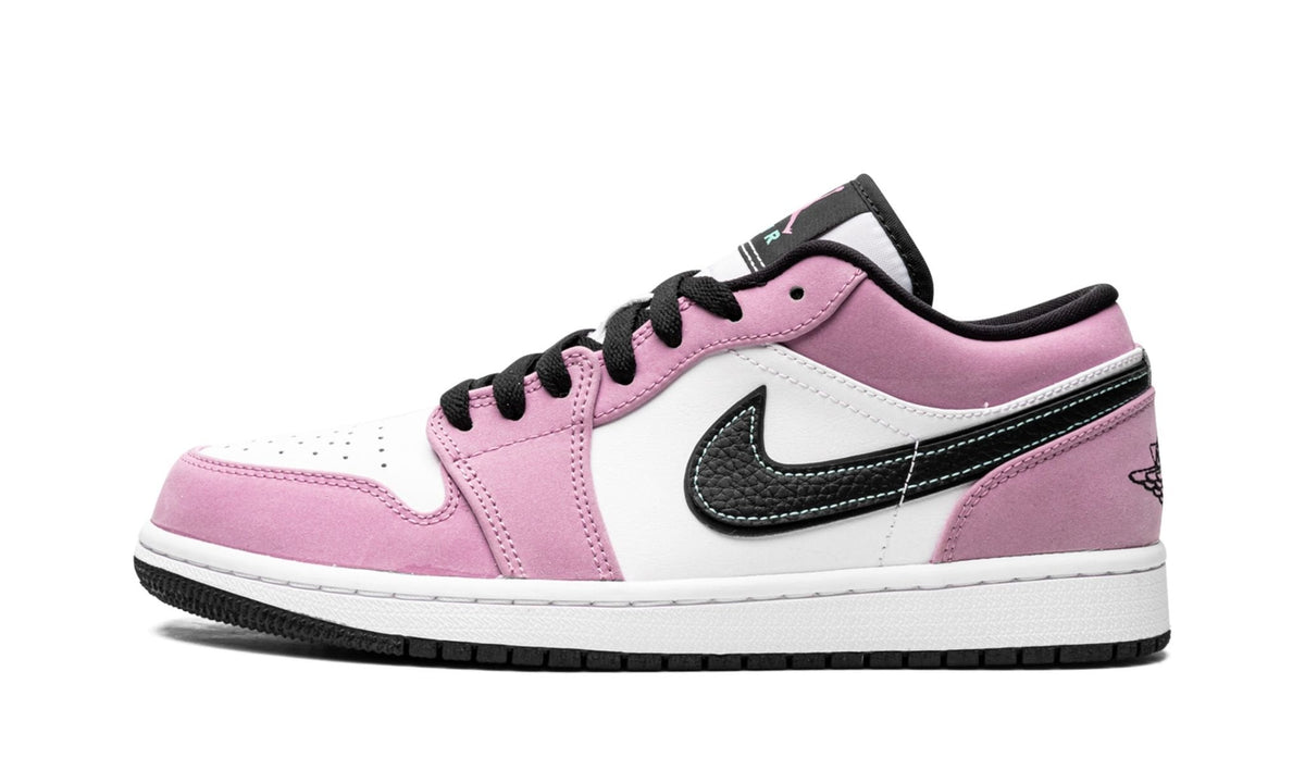 Air Jordan 1 Low SE “Violet Shock” — view 1