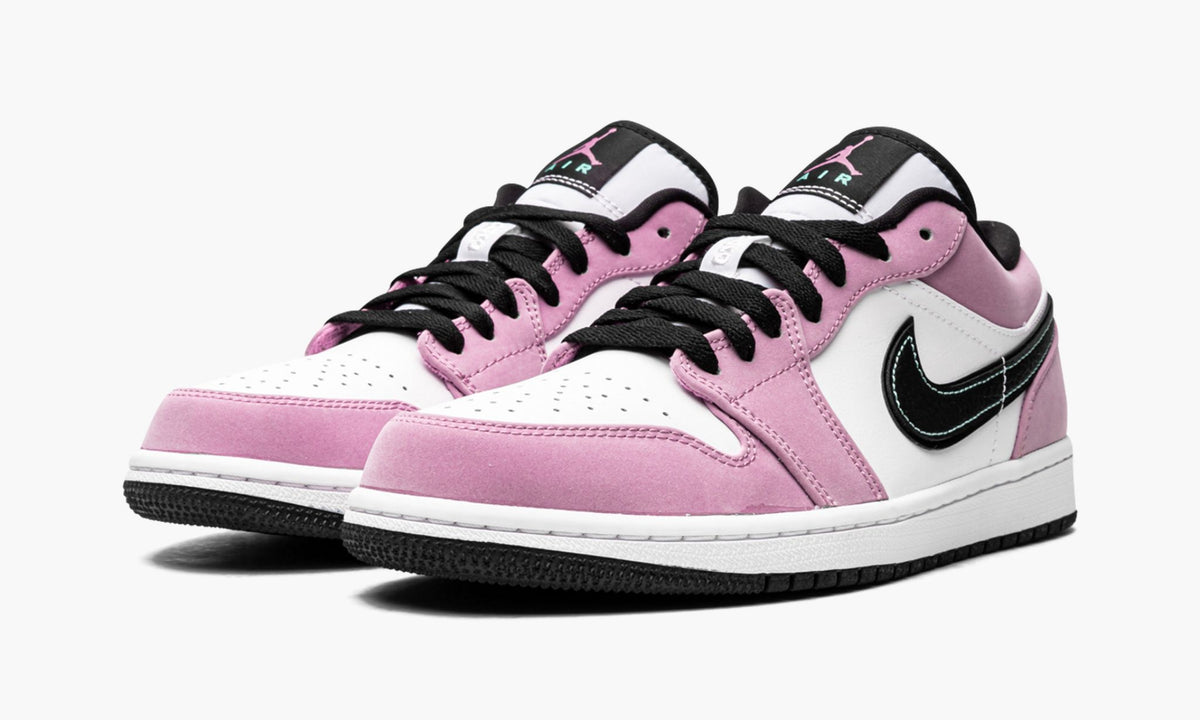 Air Jordan 1 Low SE “Violet Shock” — view 3