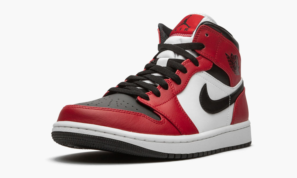 Air Jordan 1 Mid “Chicago Black Toe” — view 5