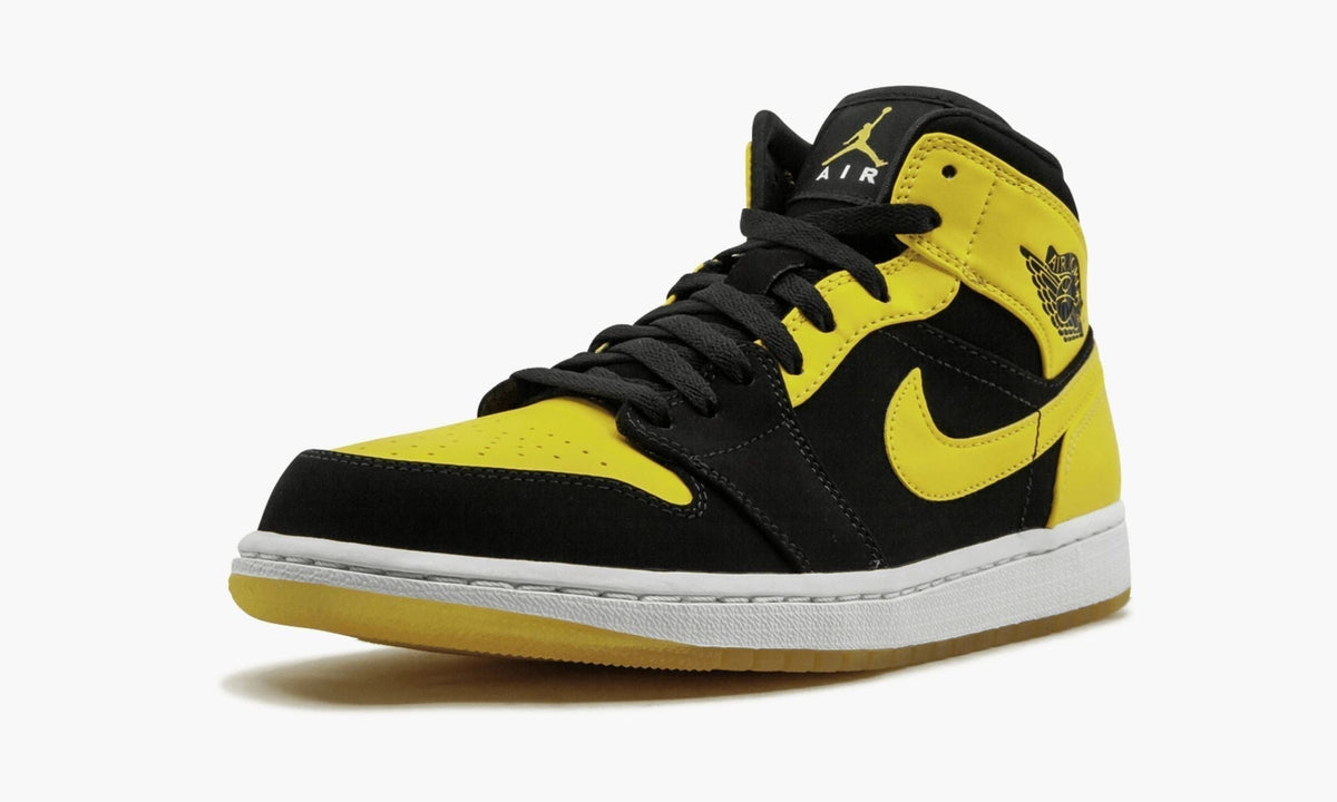 Air Jordan 1 Mid “New Love 2017 Release” — view 5