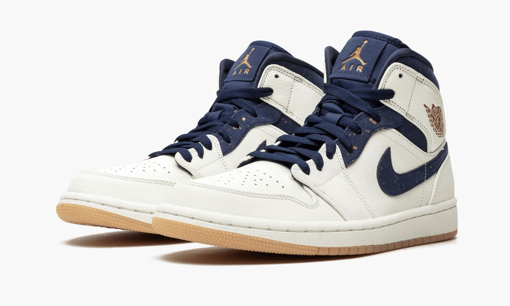 Air Jordan 1 Mid Jeter — view 3