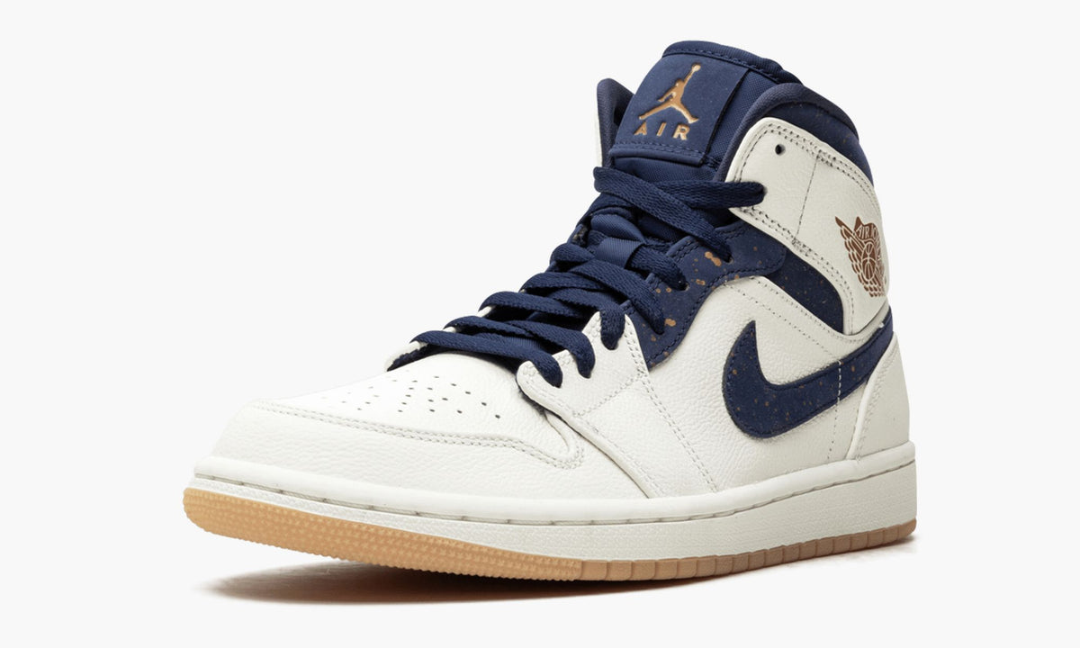 Air Jordan 1 Mid Jeter — view 5